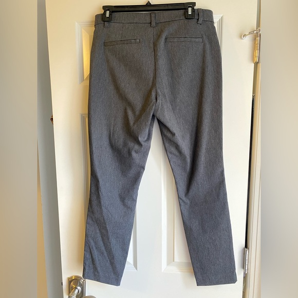 Gap signature skinny ankle. Grey and gently used. Size 8 - Picture 2 of 6